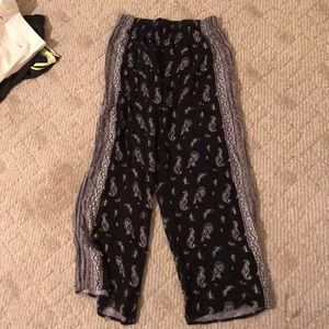 Flowing printed pants